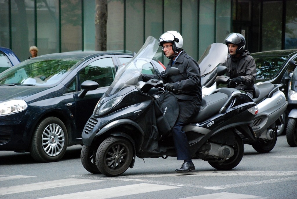 hollande en scooter - françois hollande en scooter